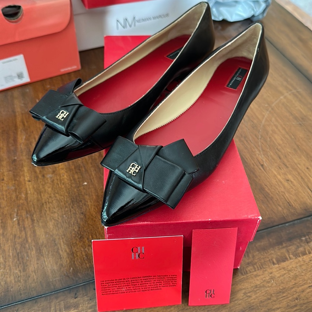 NIB Carolina Herrera bow black leather pointy toe flats sz 40